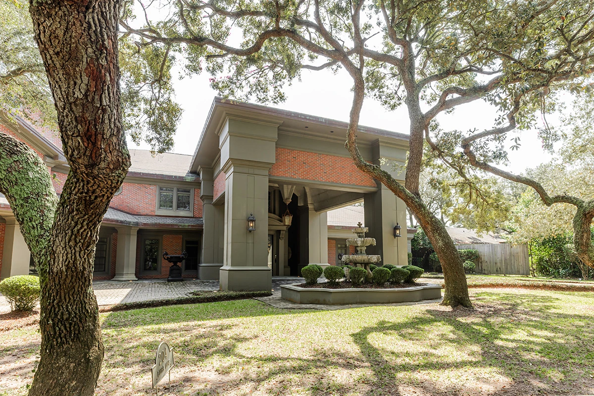 204 Laura Ln.